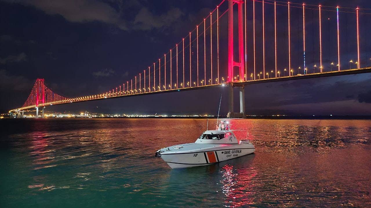Sahil güvenlik botu İzmit Marina'da kapılarını açıyor
