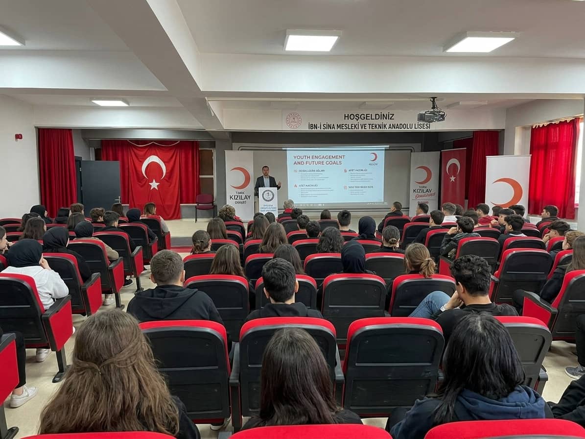 Düzce'de lise öğrencilerine yönelik ilk yardım eğitimi düzenlendi