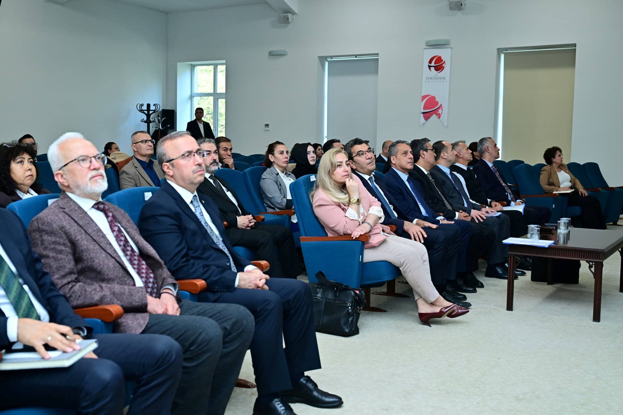 Valimiz Dr. Erdinç Yılmaz Başkanlığında Kadına Yönelik Şiddetle Mücadele Toplantısı Gerçekleştirildi
