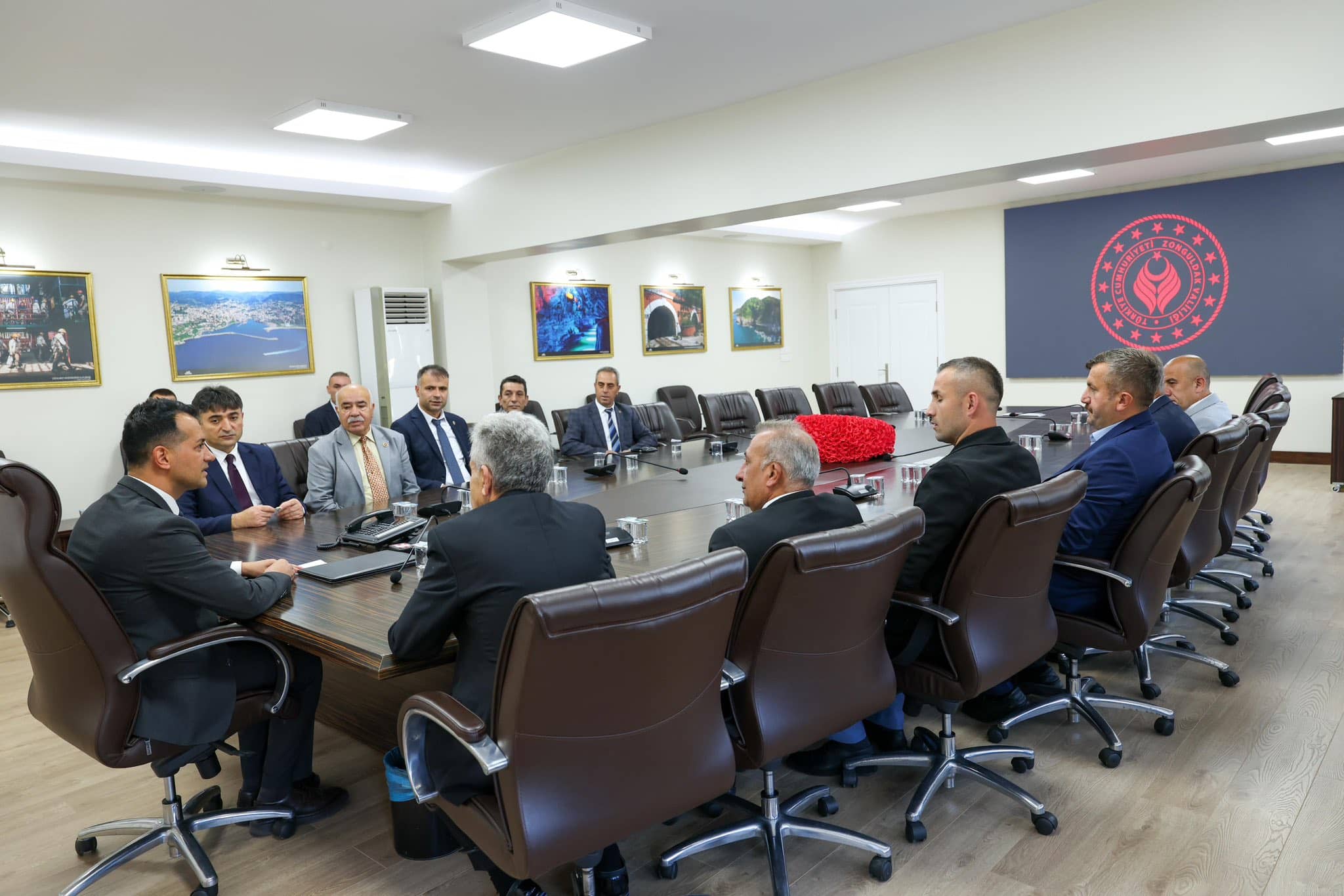 Vali Yardımcısı Mutlu Almalı, 19 Ekim Muhtarlar Günü Dolayısıyla Muhtarlarla Bir Araya Geldi