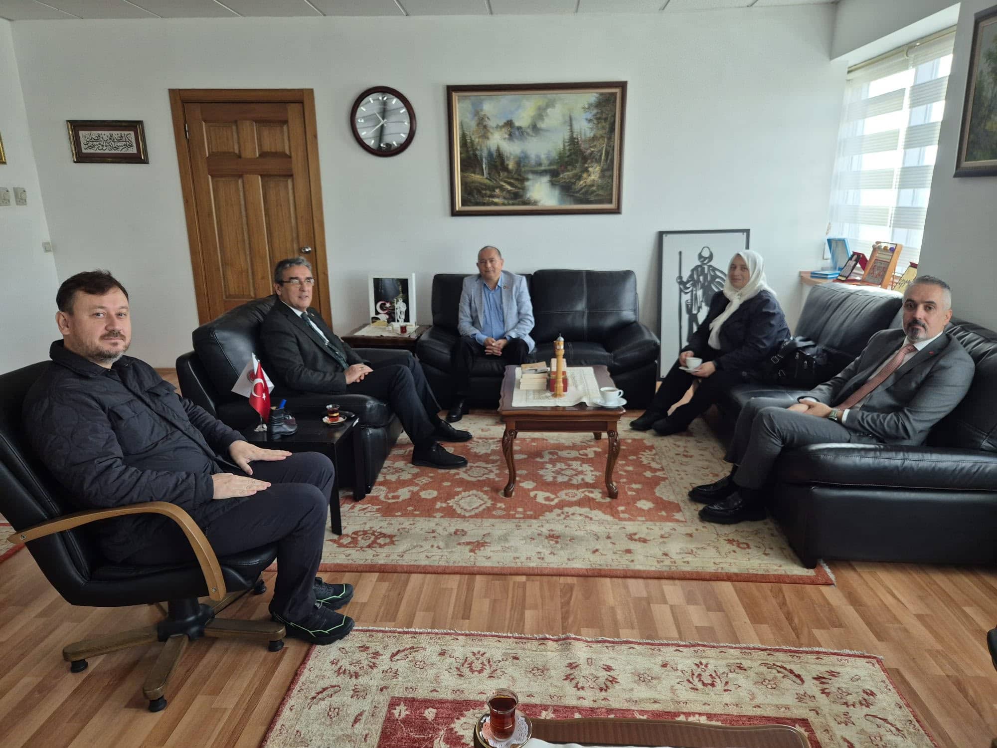 Şehit Astsubay Anıl Gül'ün ailesinden kaymakamlık ziyareti