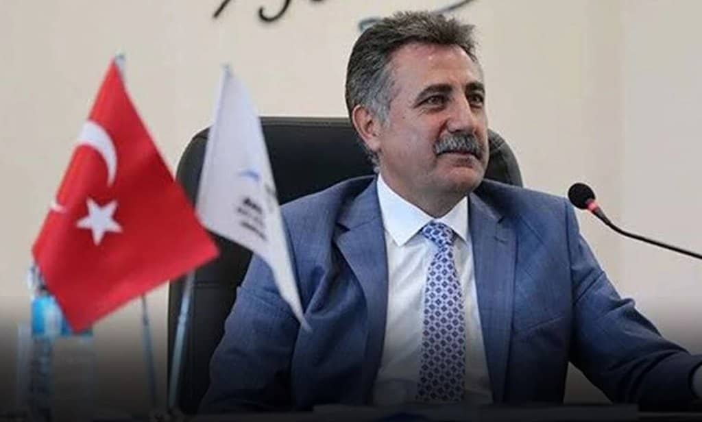 İzmir'de yolsuzluk soruşturması: Eski belediye başkanı tutuklandı