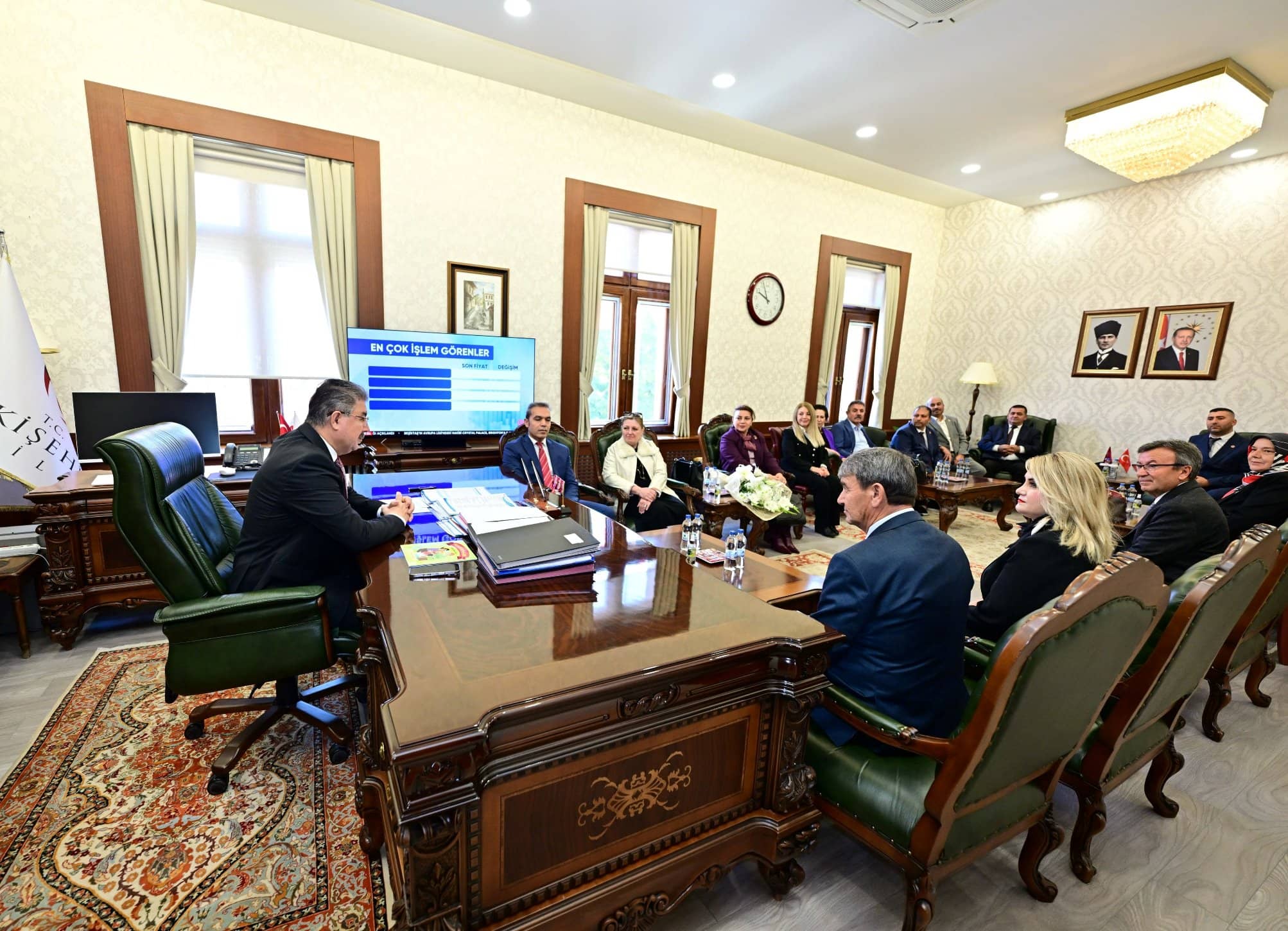 Valimiz Dr. Erdinç Yılmaz, Muhtarlar Günü Dolayısıyla Muhtarları Kabul Etti