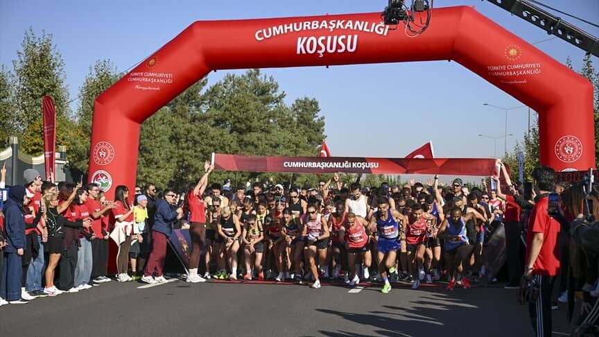 Ankara'da Cumhurbaşkanlığı Yarı Maratonu başladı