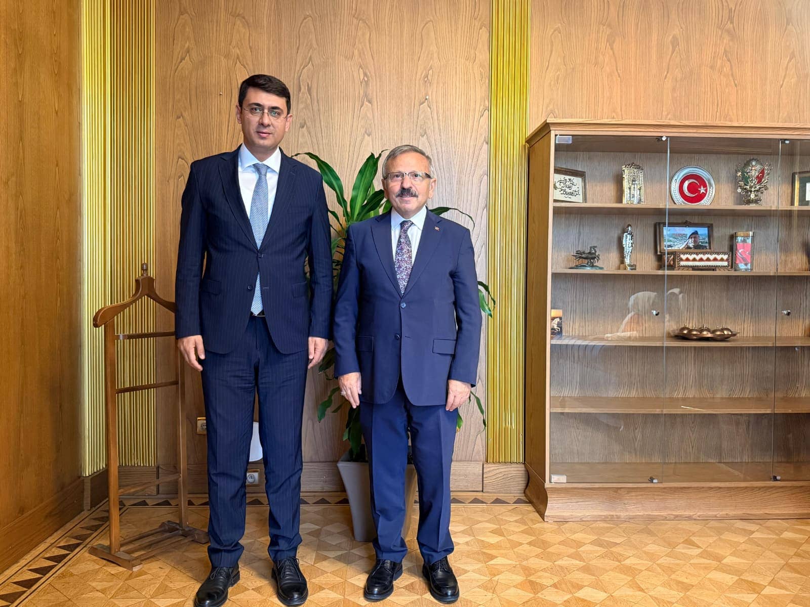 Vali Kartal ve Uşak Heyetinden TBMM Başkanvekili Beyazıt’a Hayırlı Olsun Ziyareti