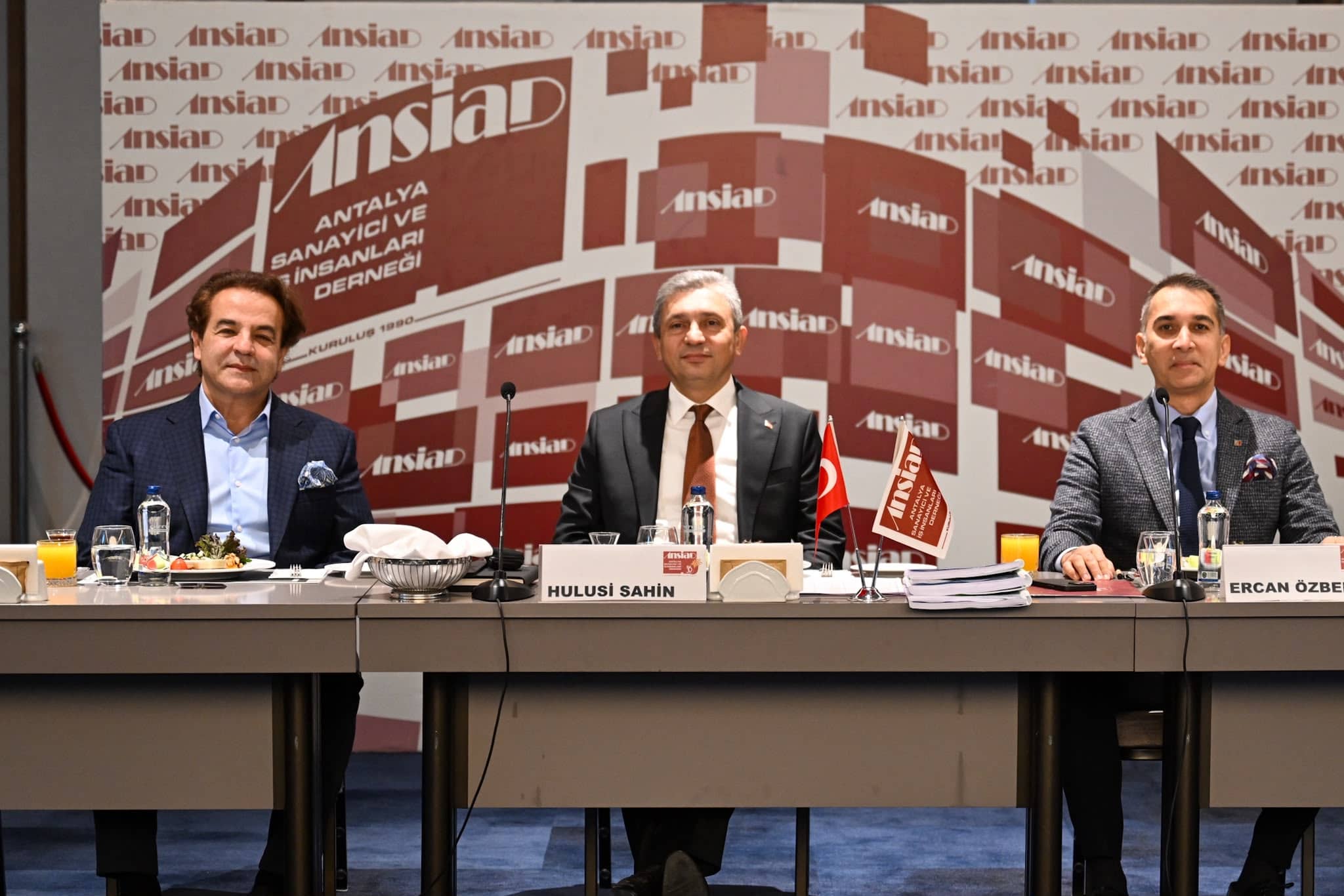 Antalya'nın geleceği ve COP31 hazırlıkları masaya yatırıldı