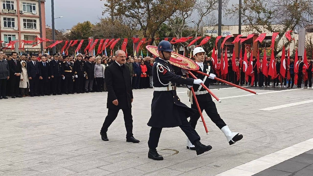 Çanakkale'de Cumhuriyet Bayramı kutlamaları çelenk töreniyle başladı