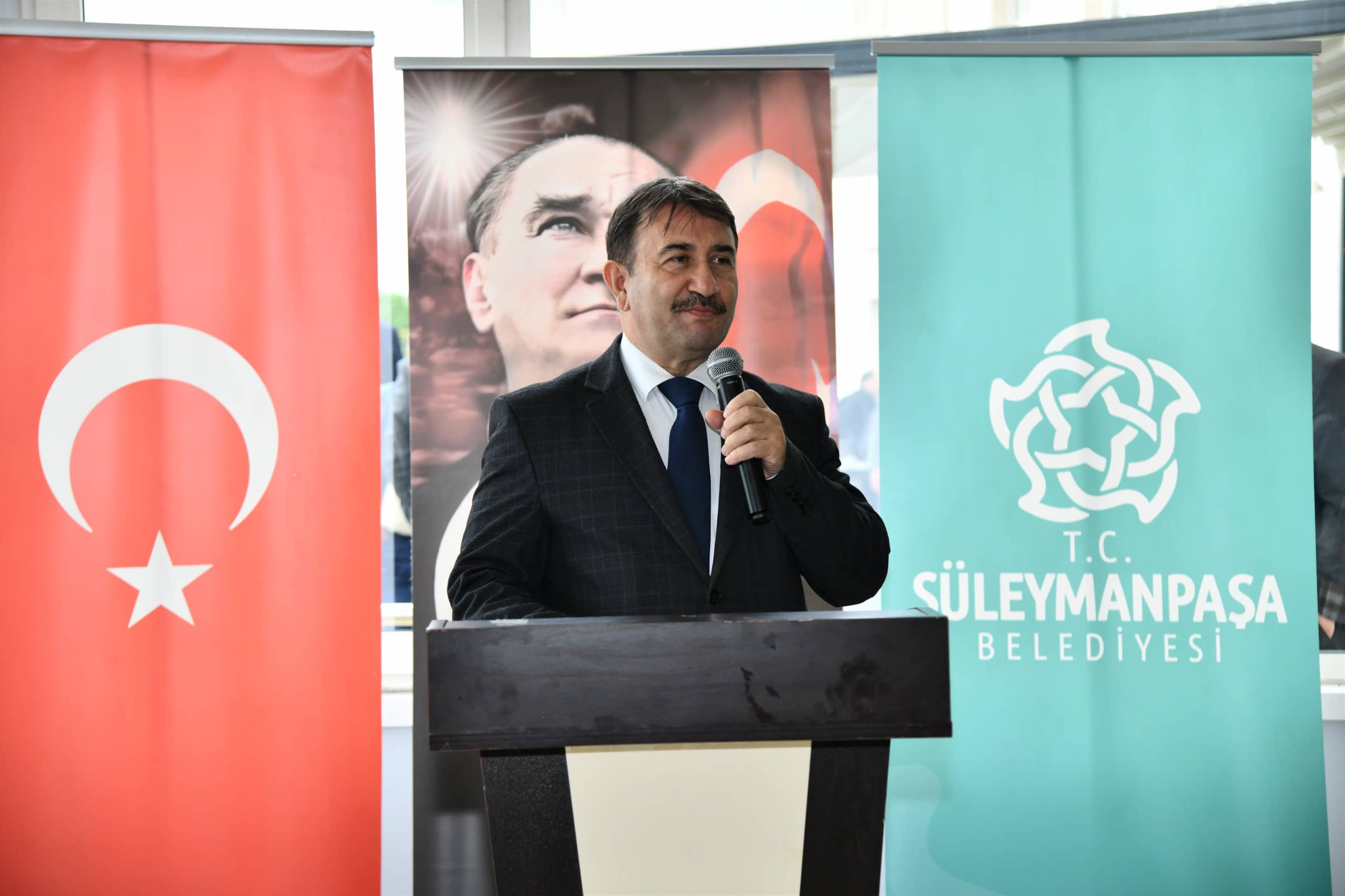 Vali Vekili Çek Kahvaltıda Muhtarlarla Bir Araya Geldi