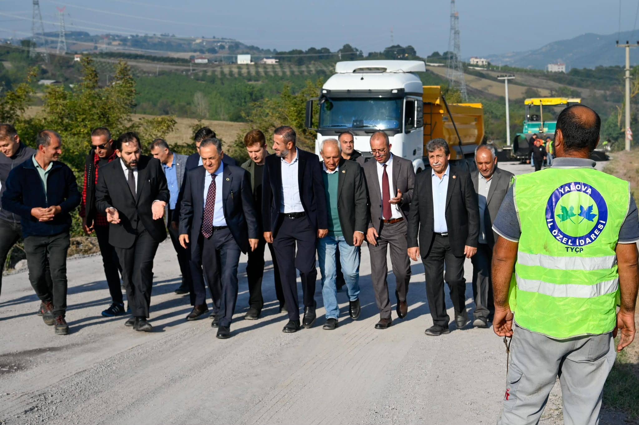 Valimiz Dr. Ahmet Hamdi Usta Çiftlikköy–Altınova Grup Yolu İyileştirme Çalışmalarını Yerinde İnceledi