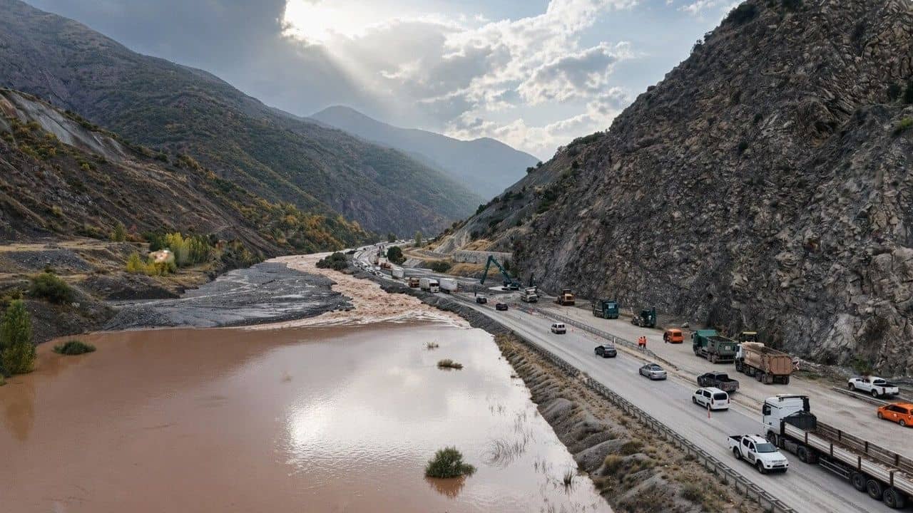 Erzincan'da sel ve heyelan tahribatı havadan görüntülendi