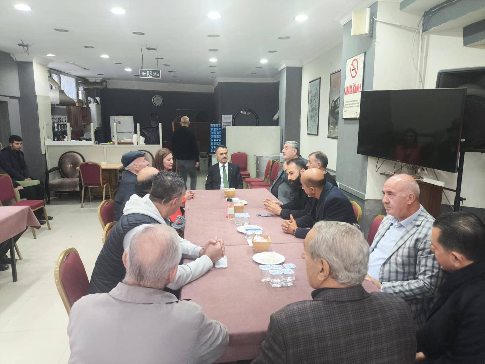 Vali İlhami Aktaş’tan Körfez Kent Konseyi Başkanı Ahmet Önal’a Taziye Ziyareti
