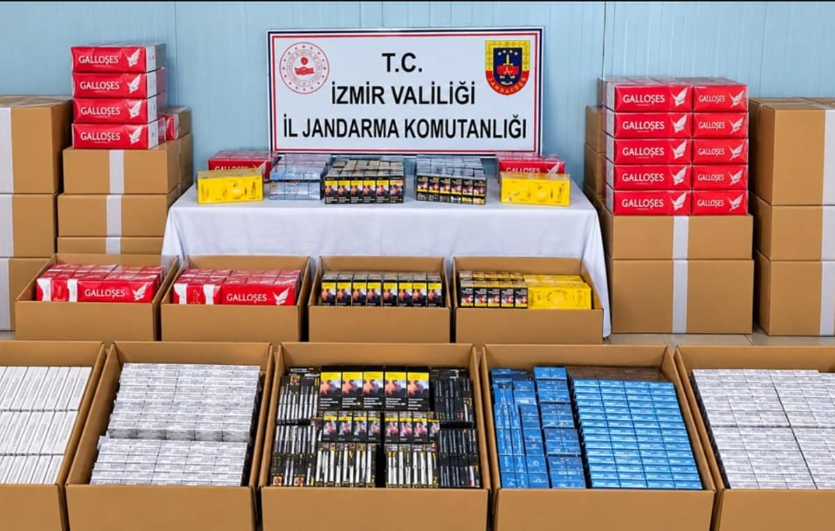 İzmir'de kaçak sigara operasyonu: 27 bin paket ele geçirildi