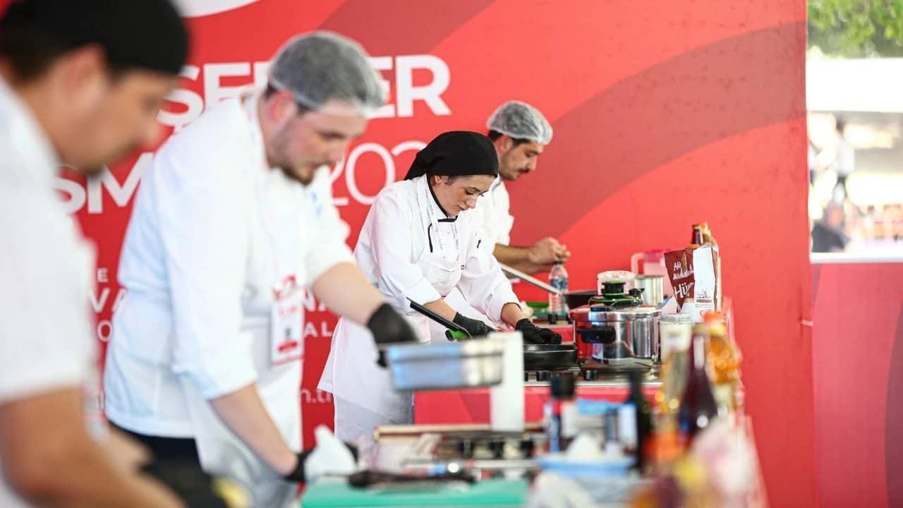 Adana Lezzet Festivali'nde genç şefler yarıştı