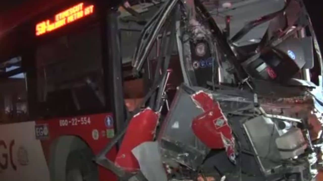 Ankara'da EGO otobüsü üst geçit asansörüne çarptı: 24 yaralı