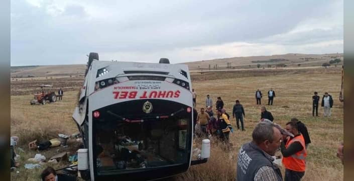 Afyonkarahisar'da midibüs devrildi: 1 ölü, 27 yaralı