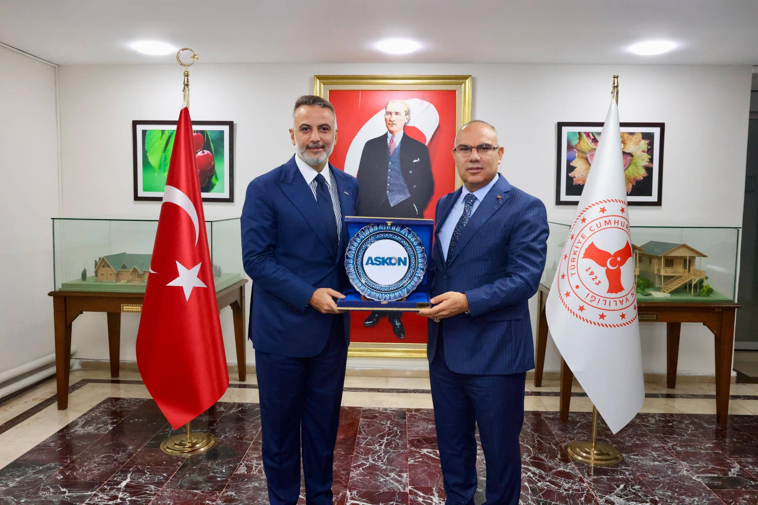 Valimiz, Askon Heyetini Kabul Etti