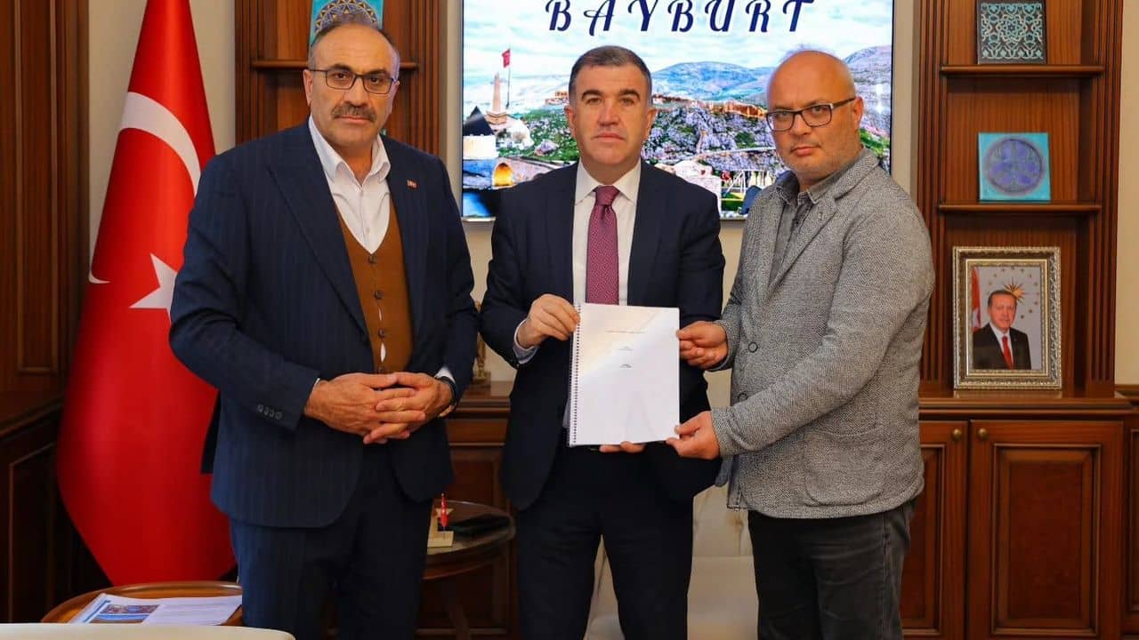 Bayburt'taki petrol potansiyeli raporu valiye sunuldu
