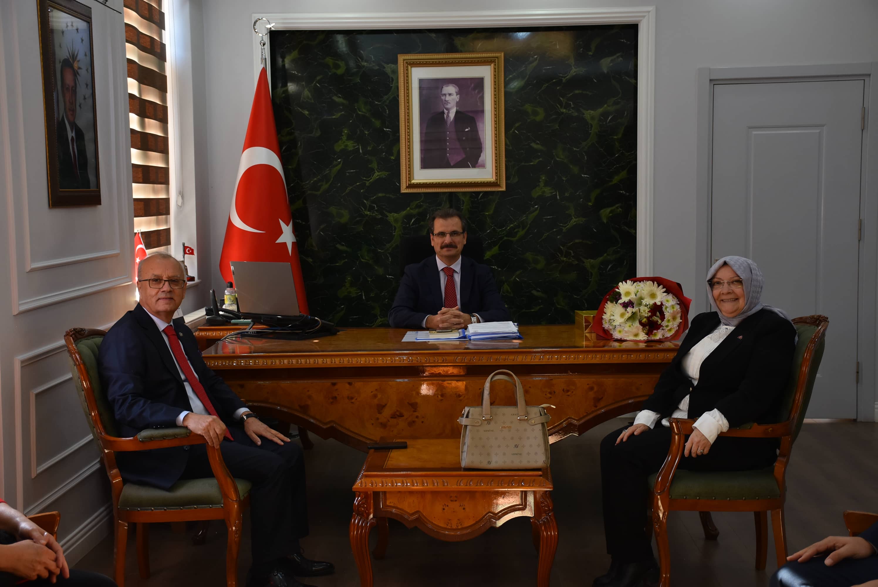 Siyasi parti ilçe teşkilatından resmi makama ziyaret
