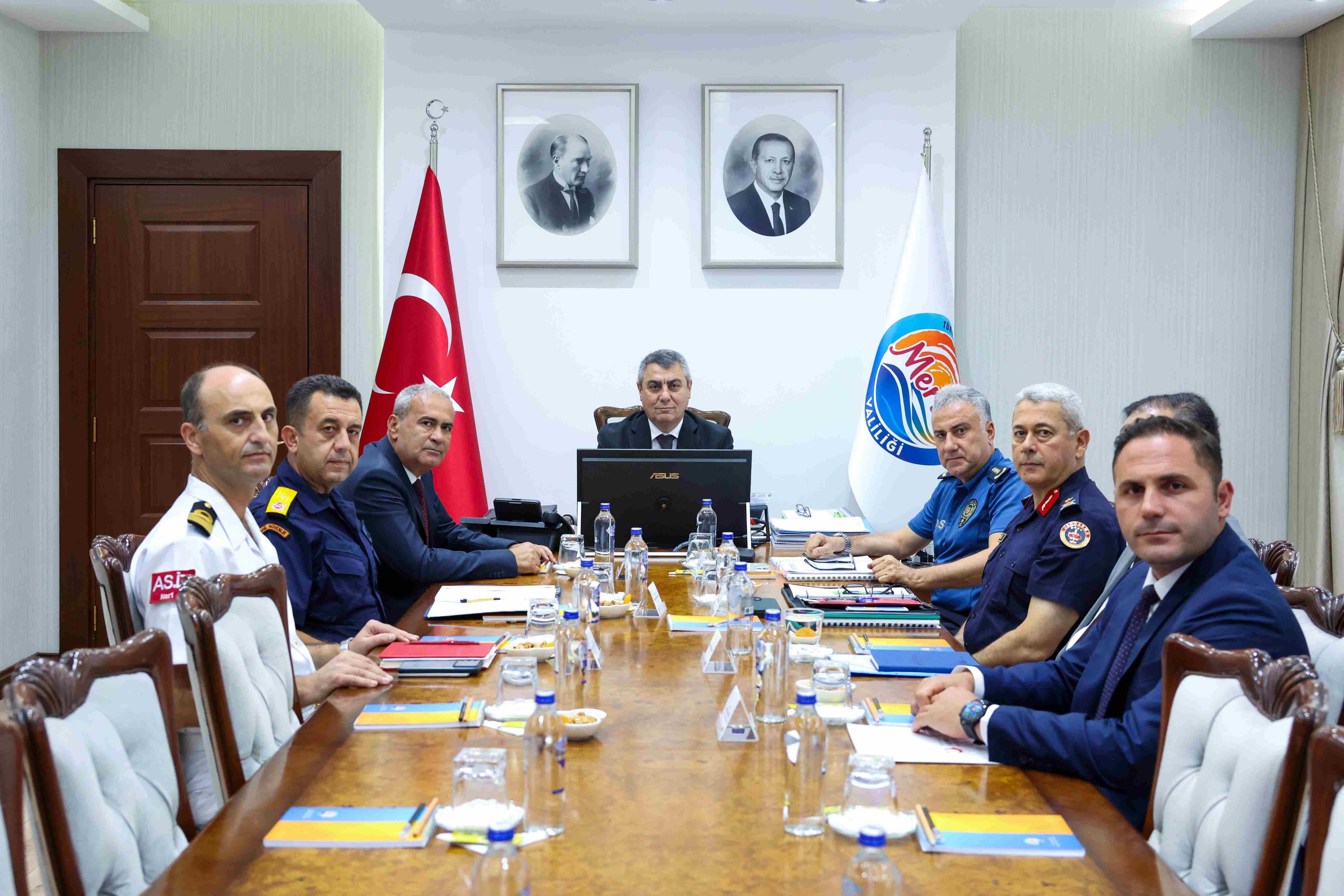 Mersin Valisi Atilla Toros Başkanlığında, Güvenlik ve Asayiş Değerlendirme Toplantısı Gerçekleştirildi