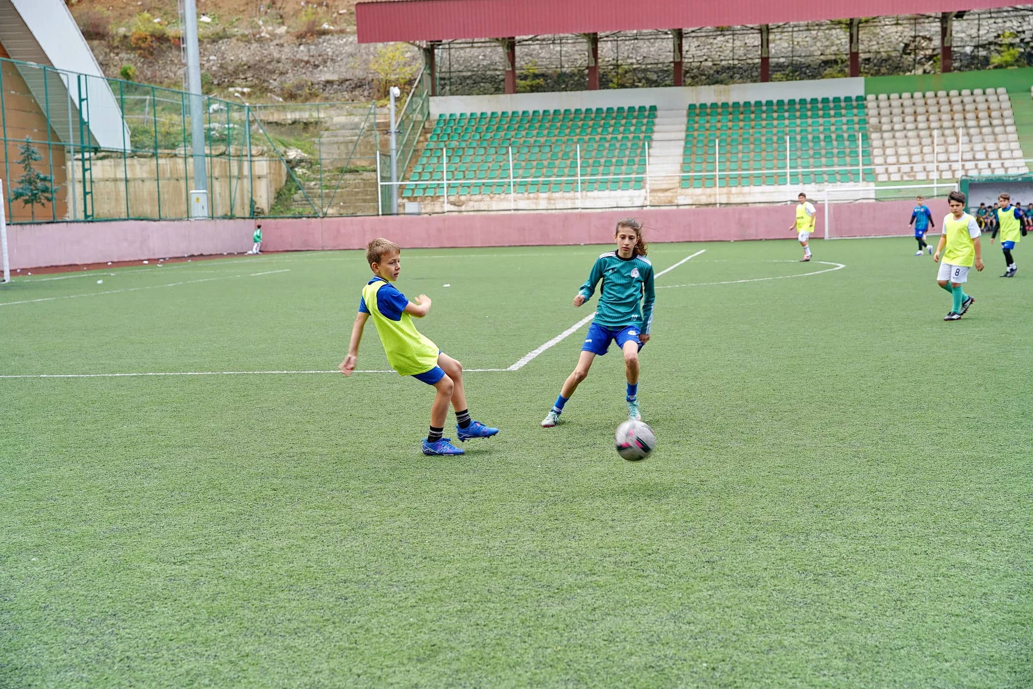 Artvin'de genç sporcular futbol şenliğinde buluştu