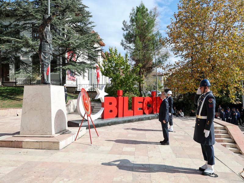Bilecik'te 29 Ekim Çelenk Sunma Töreni Gerçekleştirildi