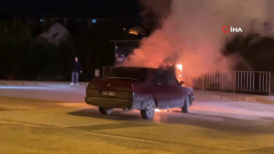Düzce'de istop eden otomobil seyir halindeyken alev aldı