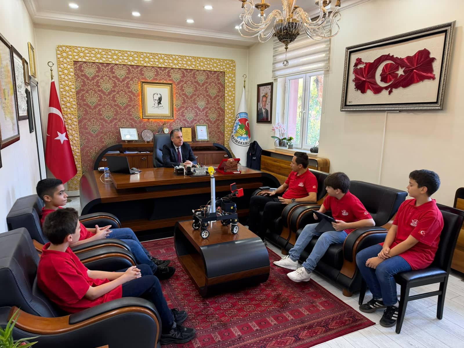 Manisa'da Teknofest Ödüllü Öğrencilerden Makam Ziyareti