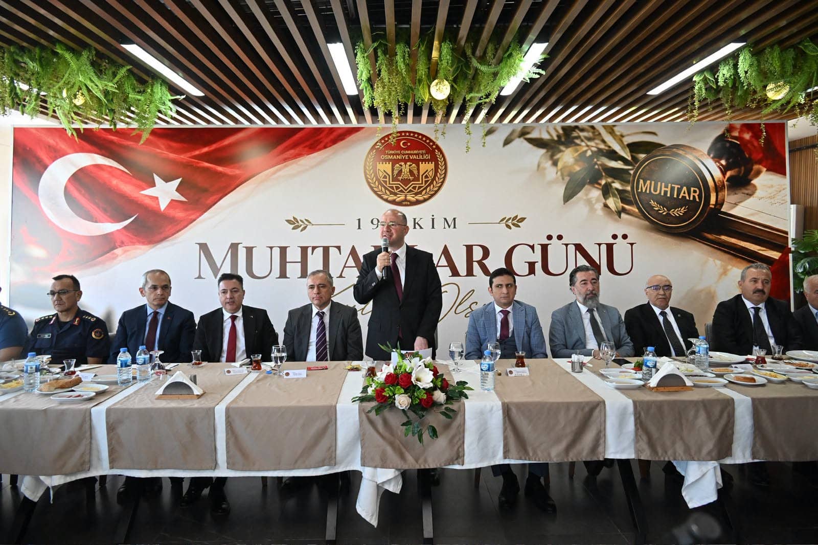 Vali Serdengeçti, 19 Ekim Muhtarlar Günü Dolayısıyla Muhtarlarımızla Bir Araya Geldi