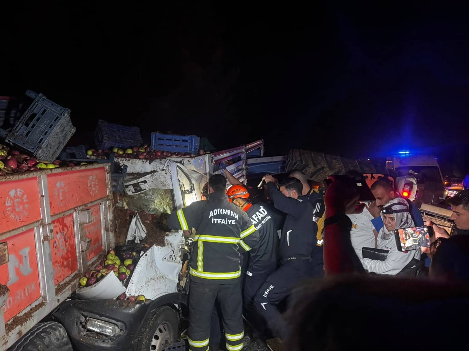 Adıyaman'da traktör ile kamyonet çarpıştı: 1 ölü, 1 yaralı