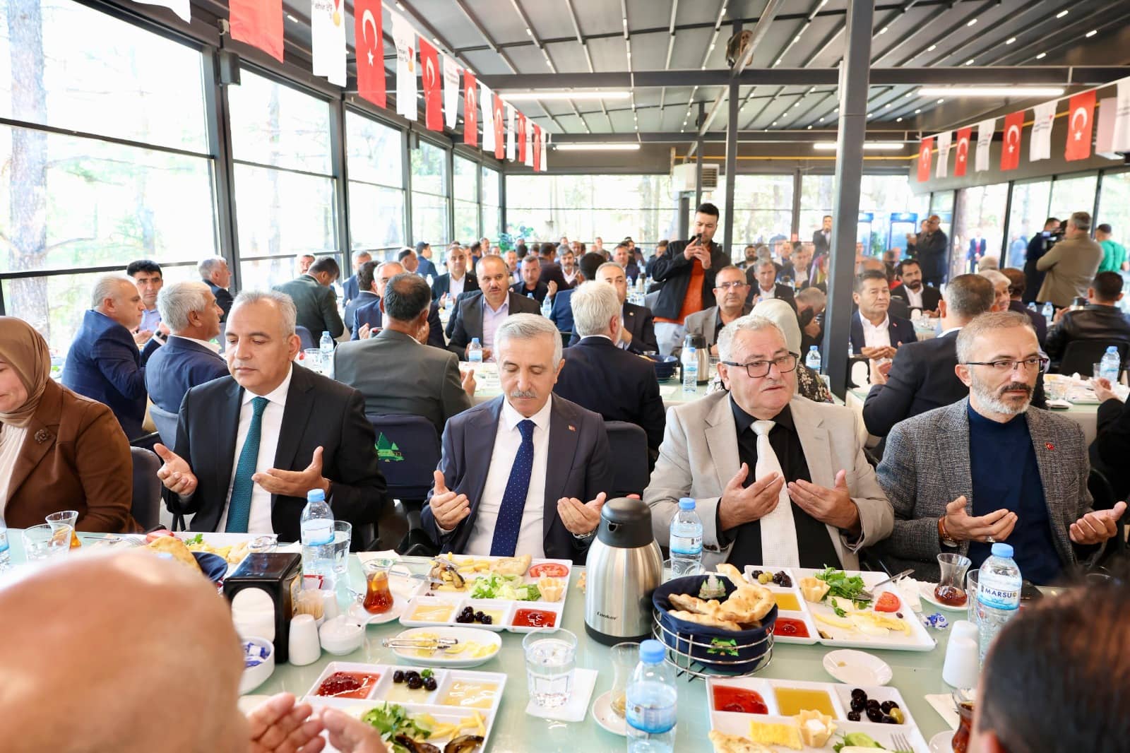 Vali Mükerrem Ünlüer, Muhtarlar Günü Kahvaltı Programında Muhtarlarla Bir Araya Geldi