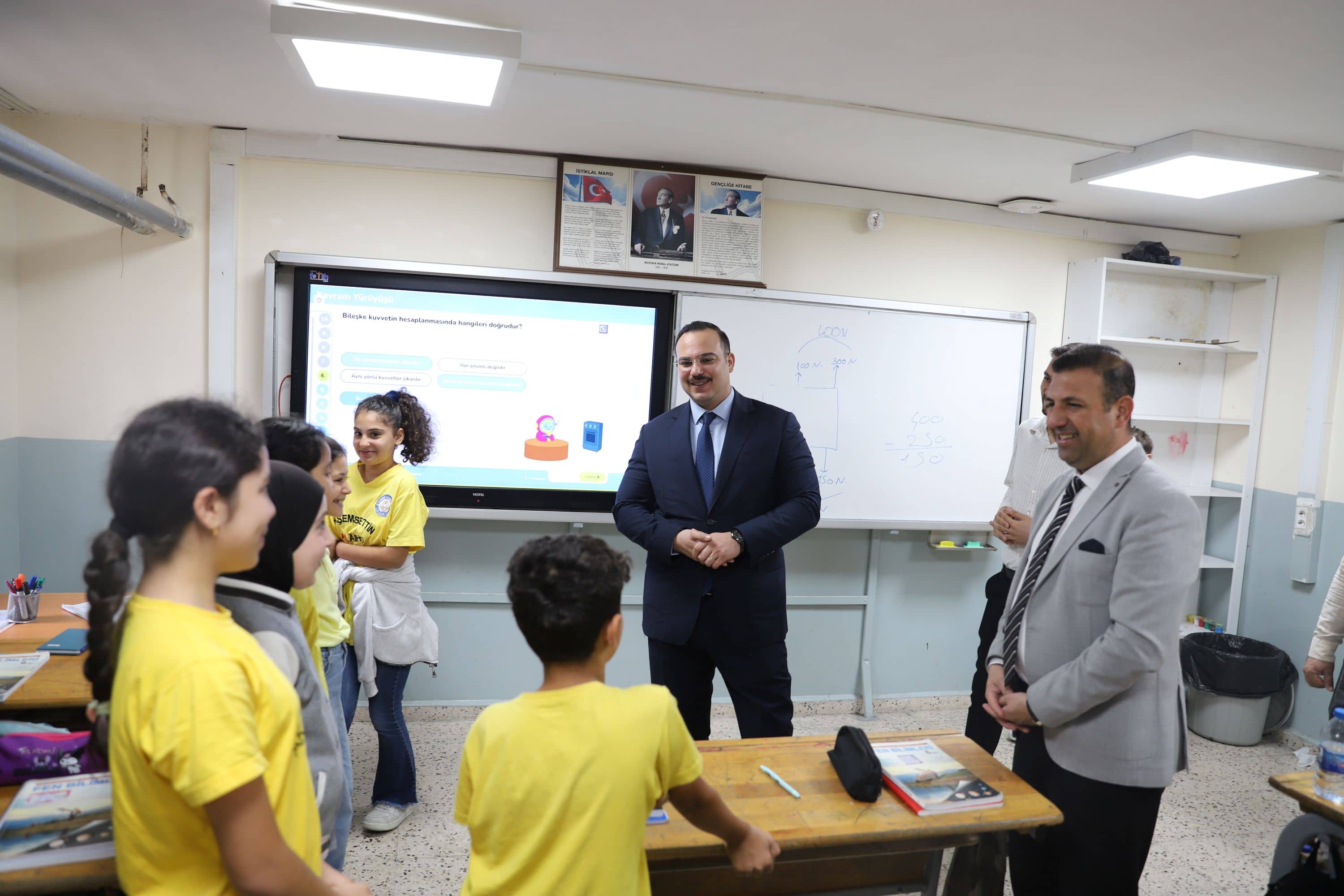 Hatay'da Kaymakam Şahin okul ortamını denetledi