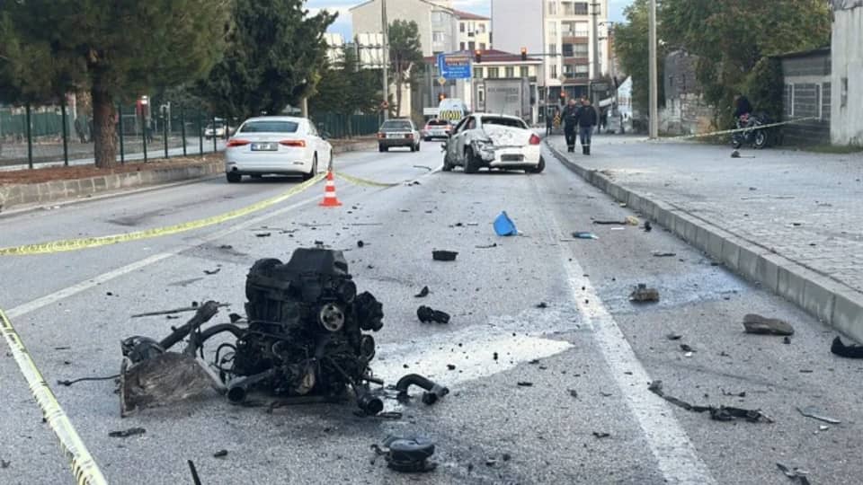Burdur'da iki otomobilin çarpıştığı kazada sürücü ağır yaralandı