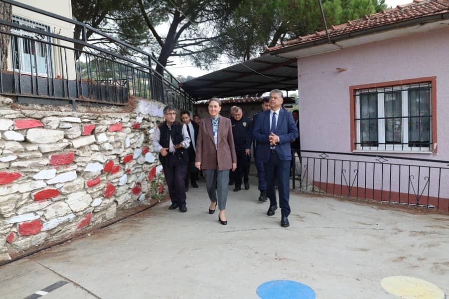 Kaymakam Küpeli Kan Yaylapınar'da okulları ziyaret etti