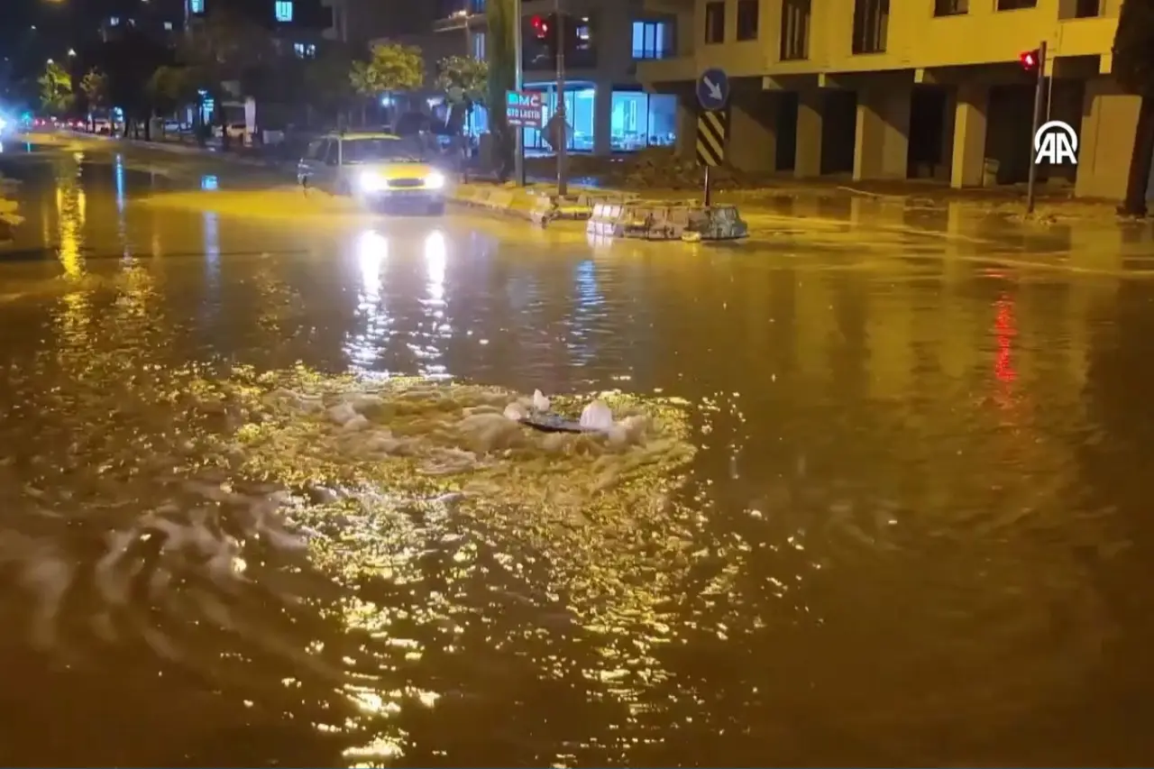 Adıyaman'da sağanak yağış hayatı olumsuz etkiledi