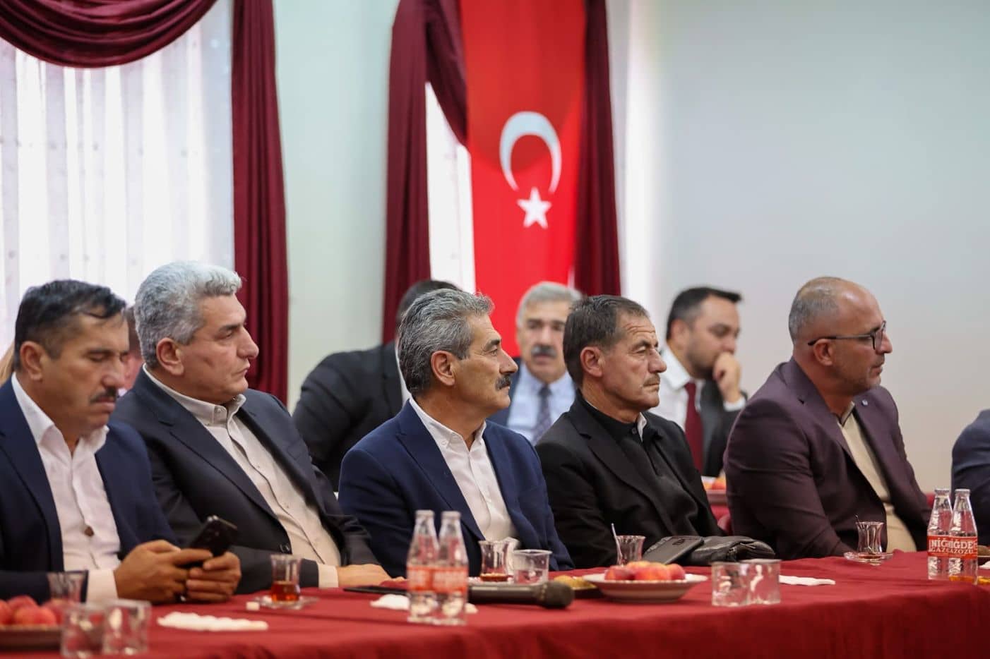 Valimiz Sayın Nedim AKMEŞE, Çamardı İlçesinde Muhtarlarla Bir Araya Geldi