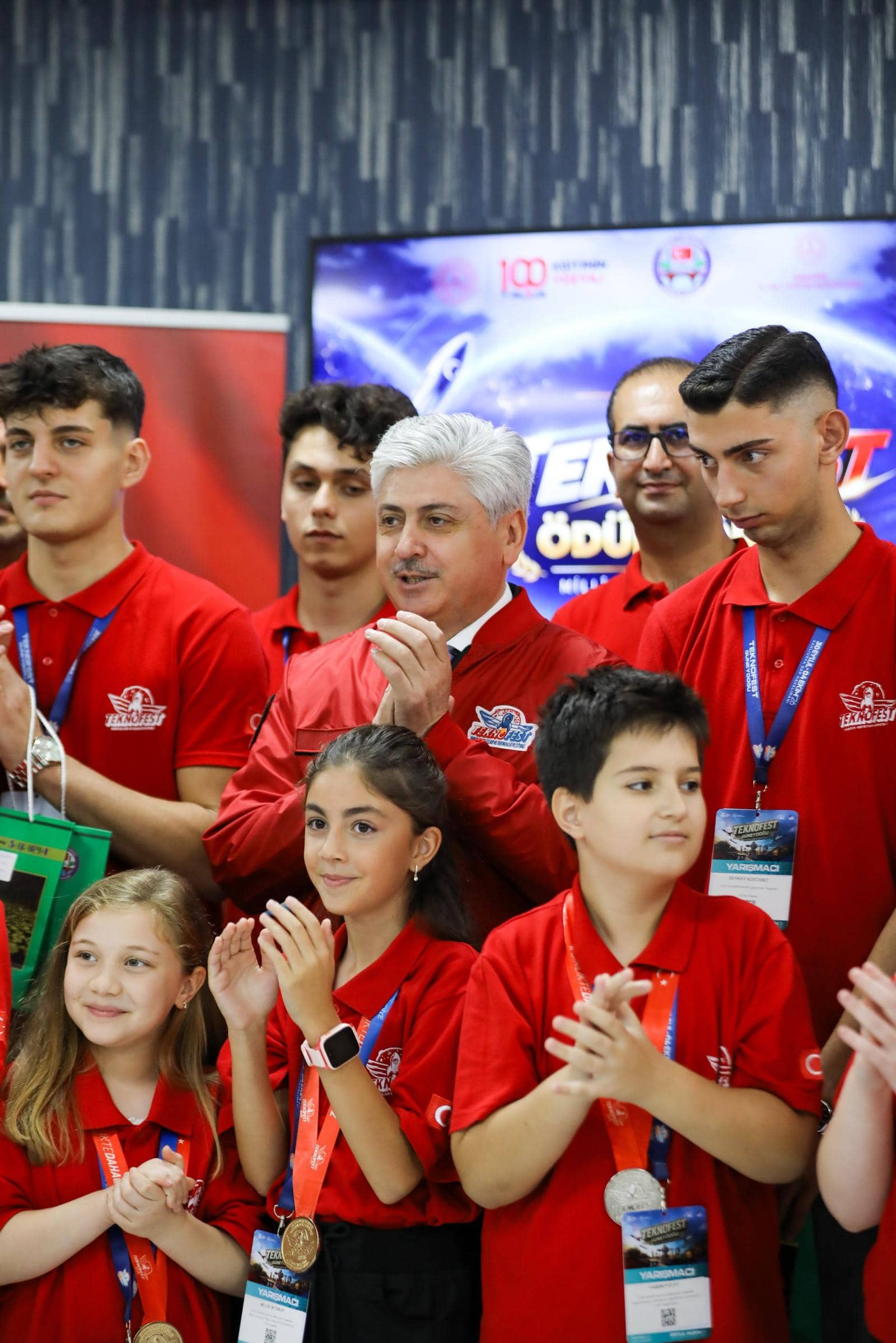 Vali Doğan, TEKNOFEST'te Dereceye Giren Öğrencilerle Bir Araya Geldi