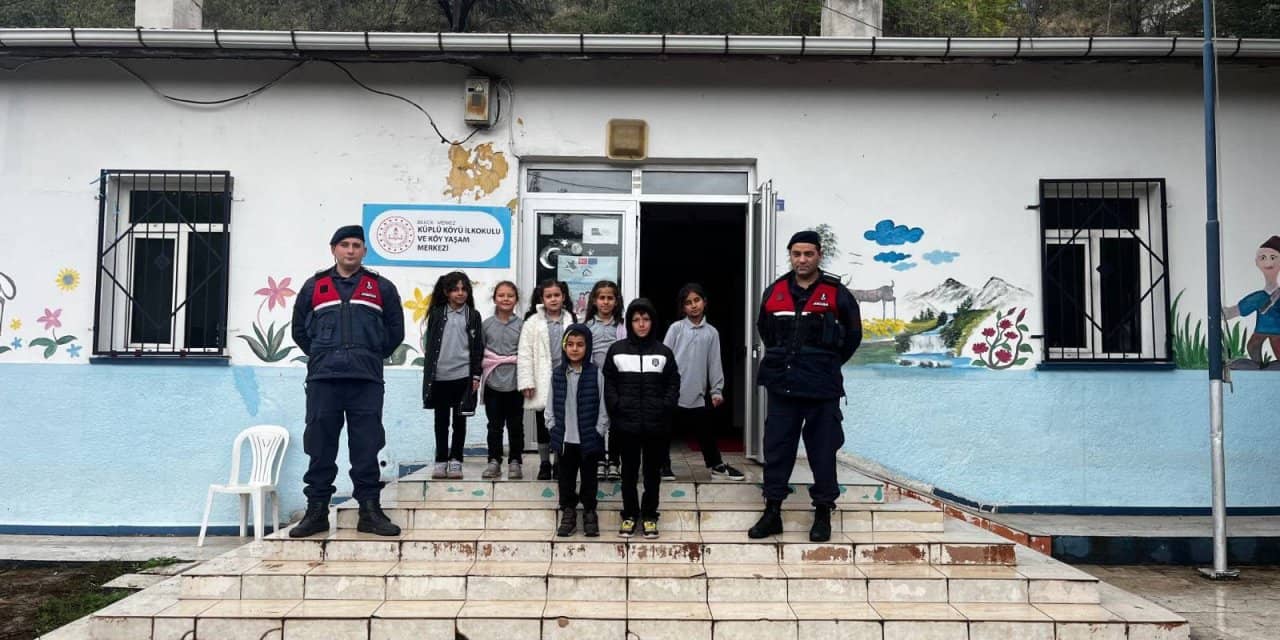Bilecik'te jandarmadan okul çevrelerinde güvenlik denetimi