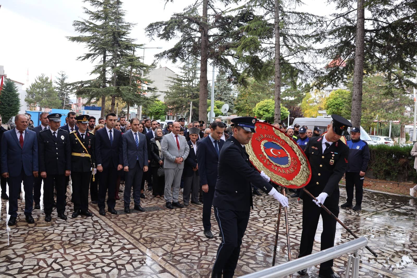 Sarayönü'nde 29 Ekim için çelenk sunuldu