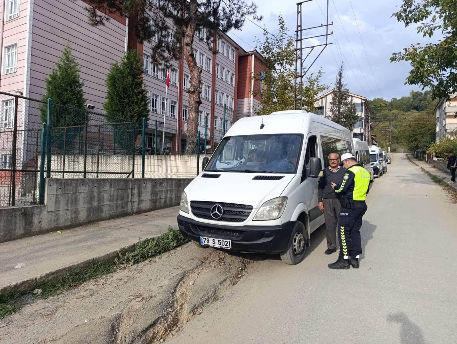 Karabük'te okul çevrelerinde güvenlik ve denetimler sürüyor