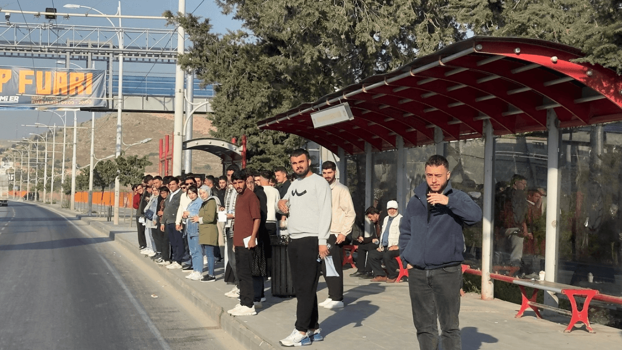 Malatya'da sınav sabahı toplu taşıma yoğunluğu