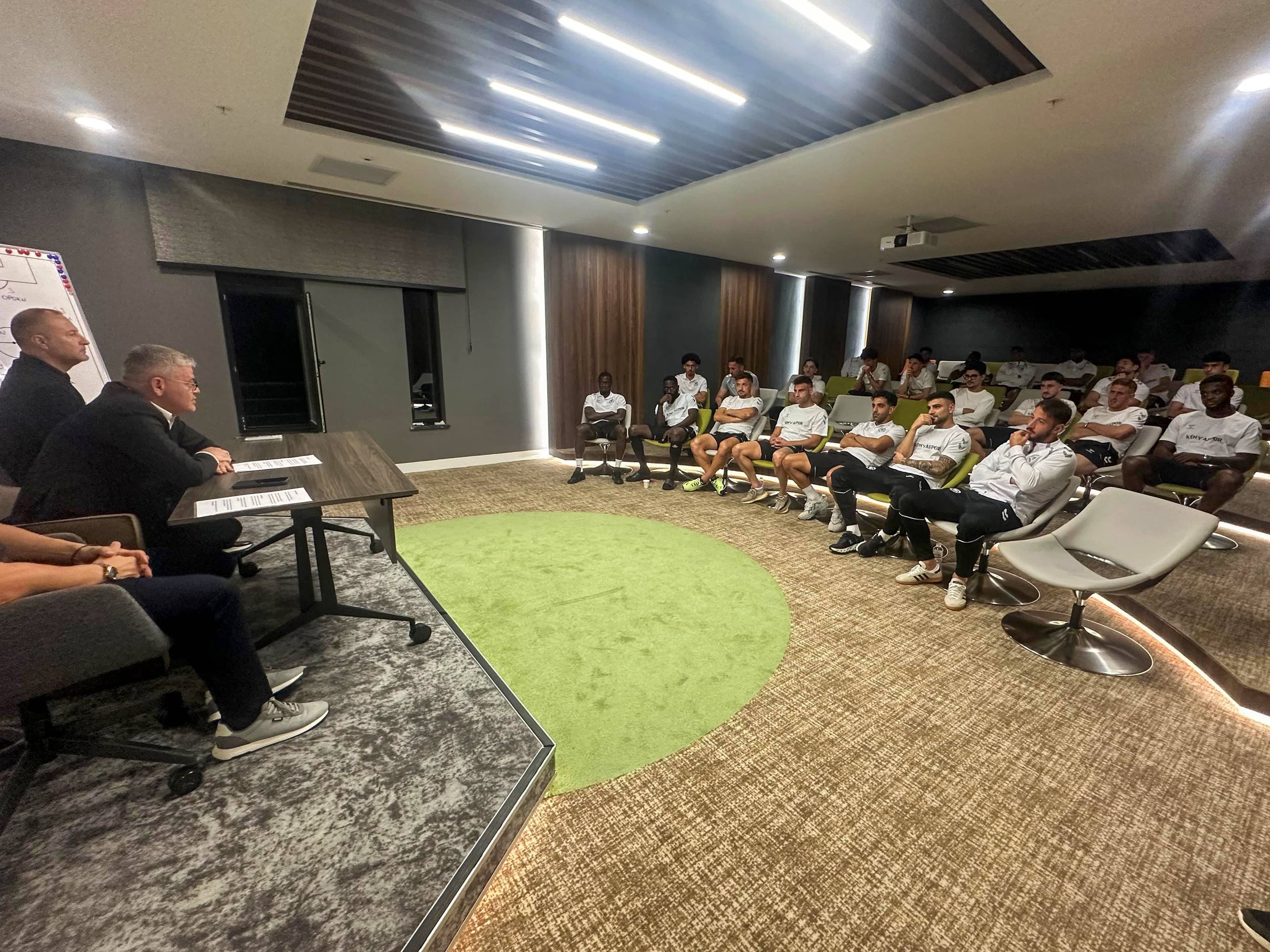 Başkanımız Ömer Atiker, Futbol A Takımımızla bir araya geldi.
