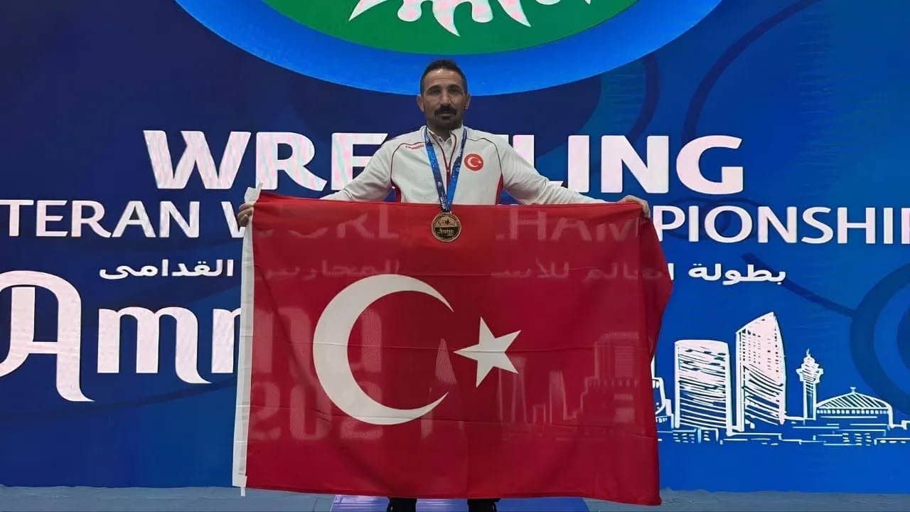 Yozgatlı veteran güreşçi Ömer Çamlıbel dünya üçüncüsü oldu