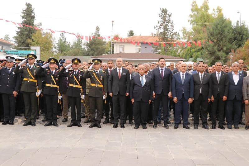 Ceylanpınar'da bayram coşkusu çelenk töreniyle başladı