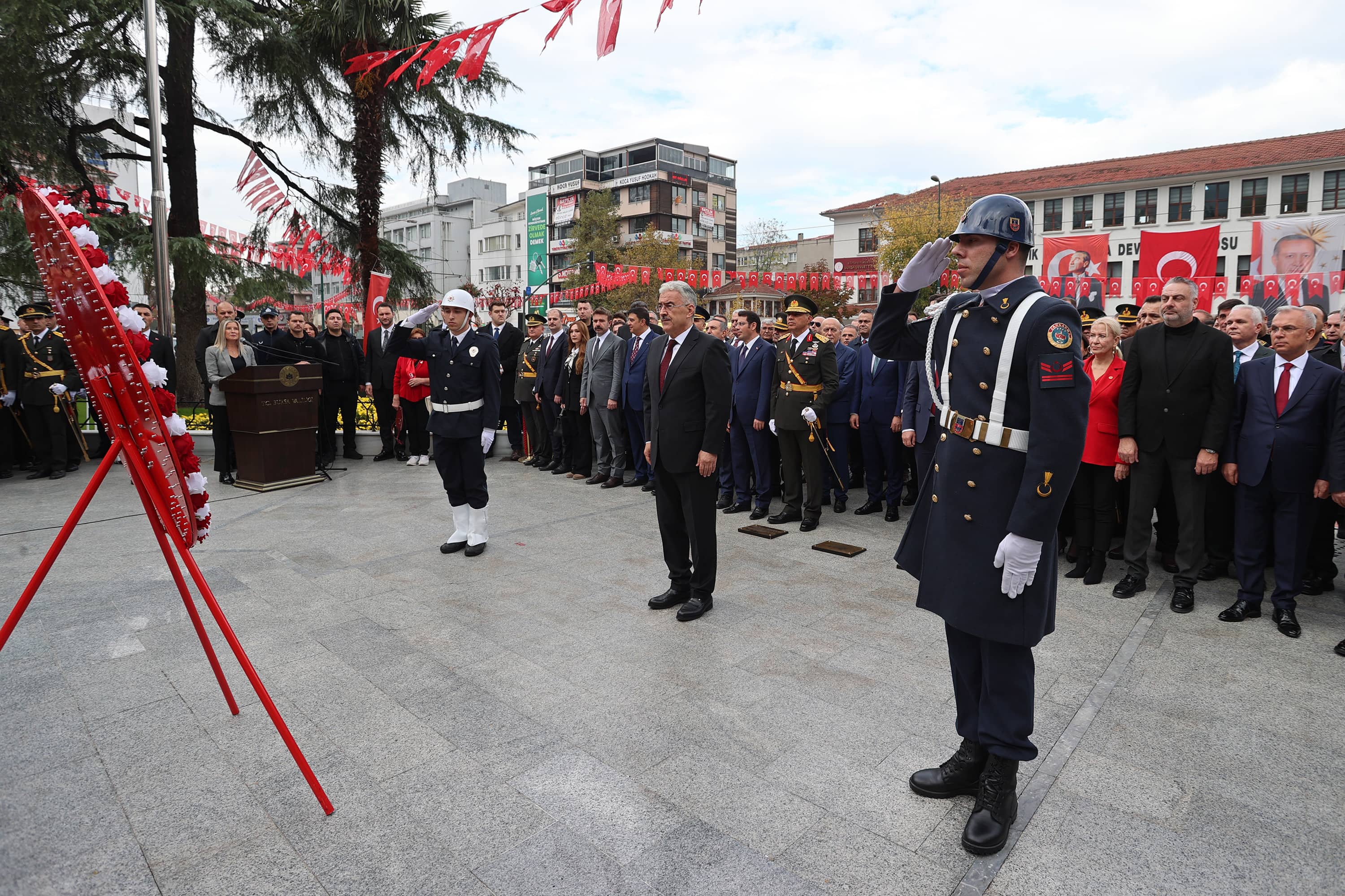Bursa'da Cumhuriyet'in 103. yıl dönümü için anma ve çelenk programı