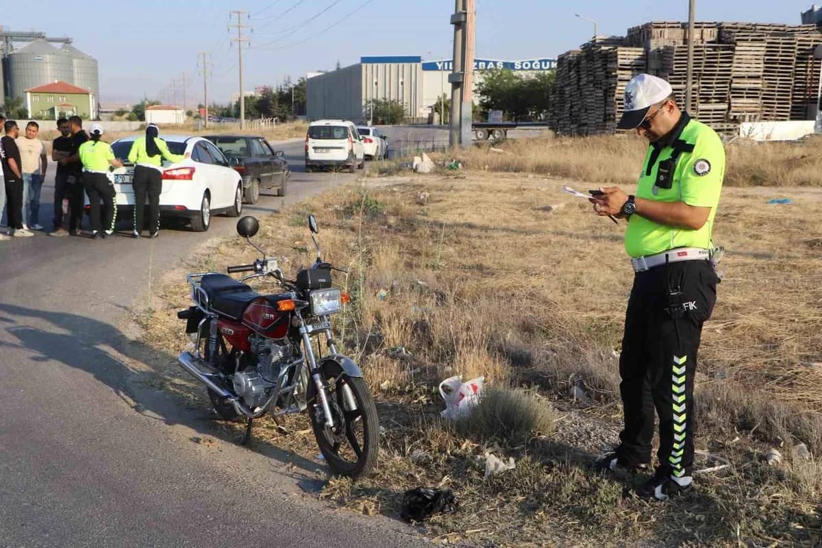 Karaman'da motosiklet ile otomobil çarpıştı: 1 yaralı